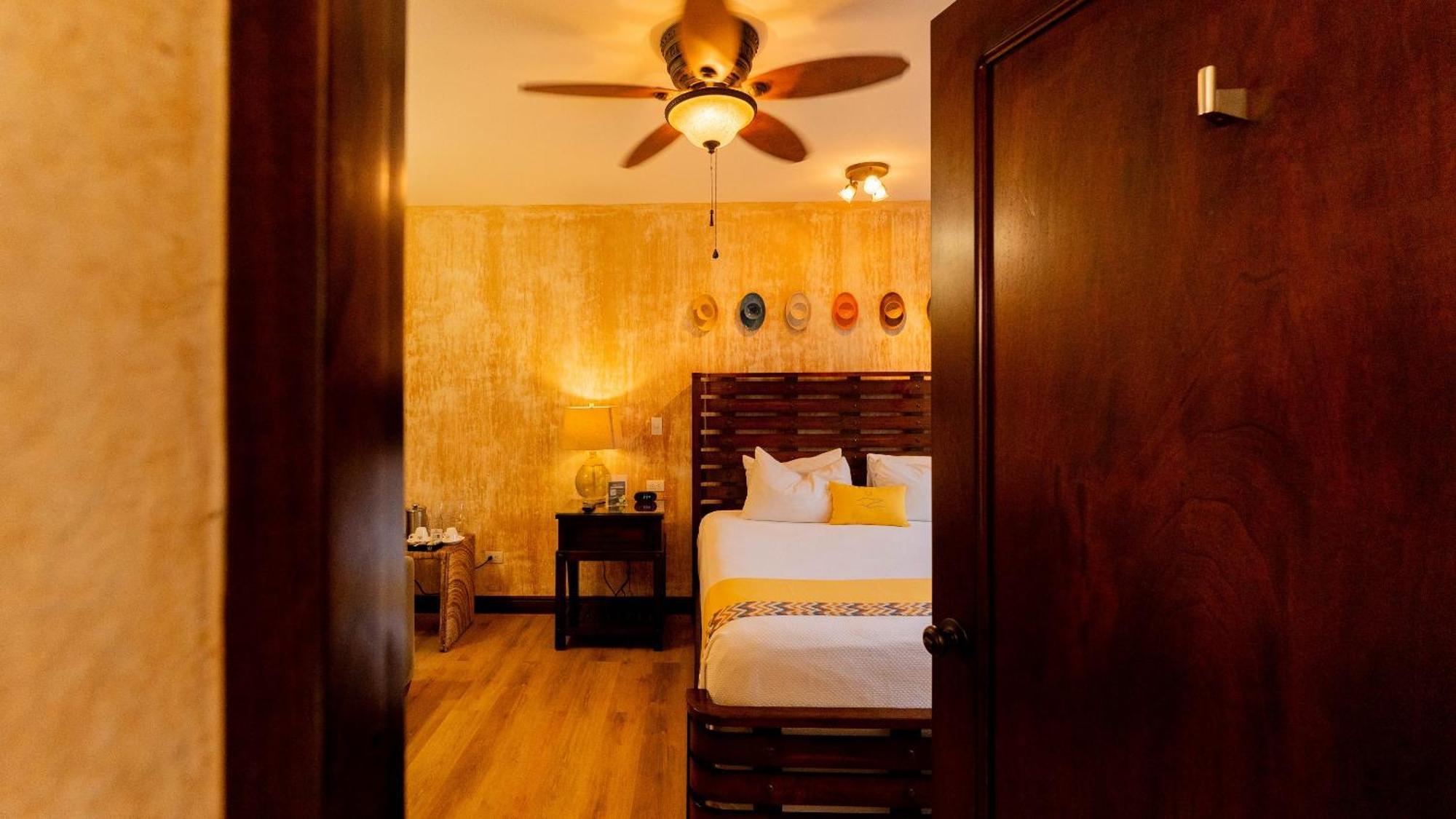 Buena Vista Chic Hotel Pilas Номер фото