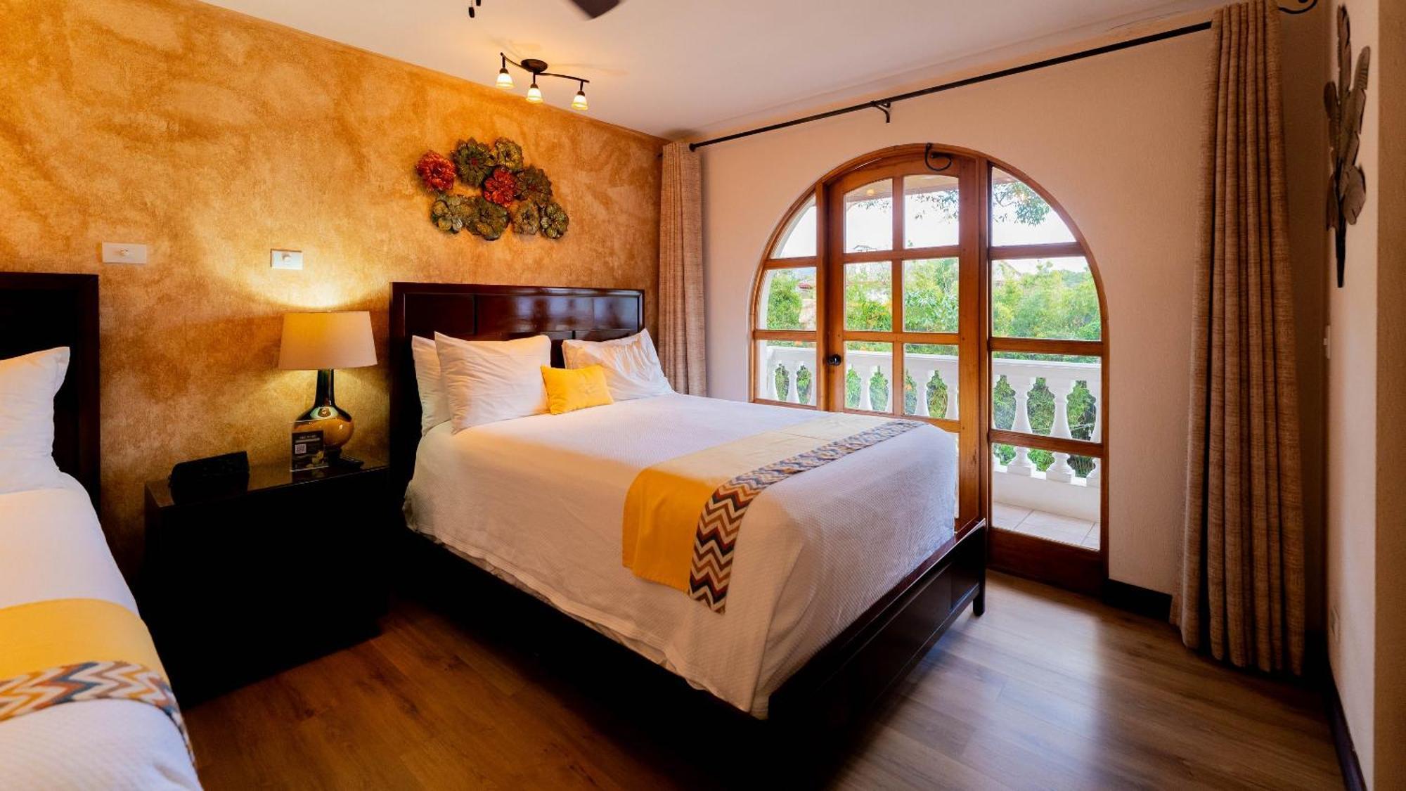 Buena Vista Chic Hotel Pilas Номер фото