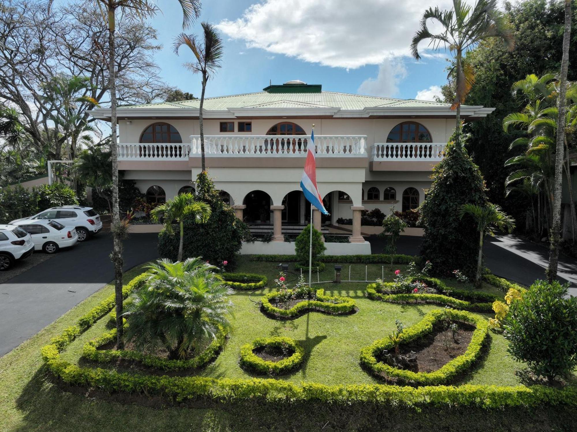 Buena Vista Chic Hotel Pilas Екстер'єр фото